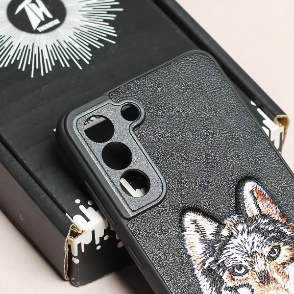 Black Leather Brown Fox Camera Ornamented for Samsung S22 - Image 4