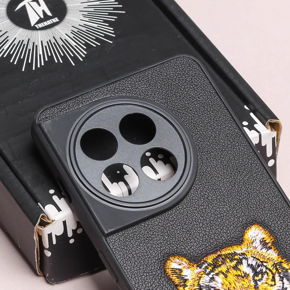 Black Leather Yellow Lion Camera Ornamented for Oneplus 11R - Image 4