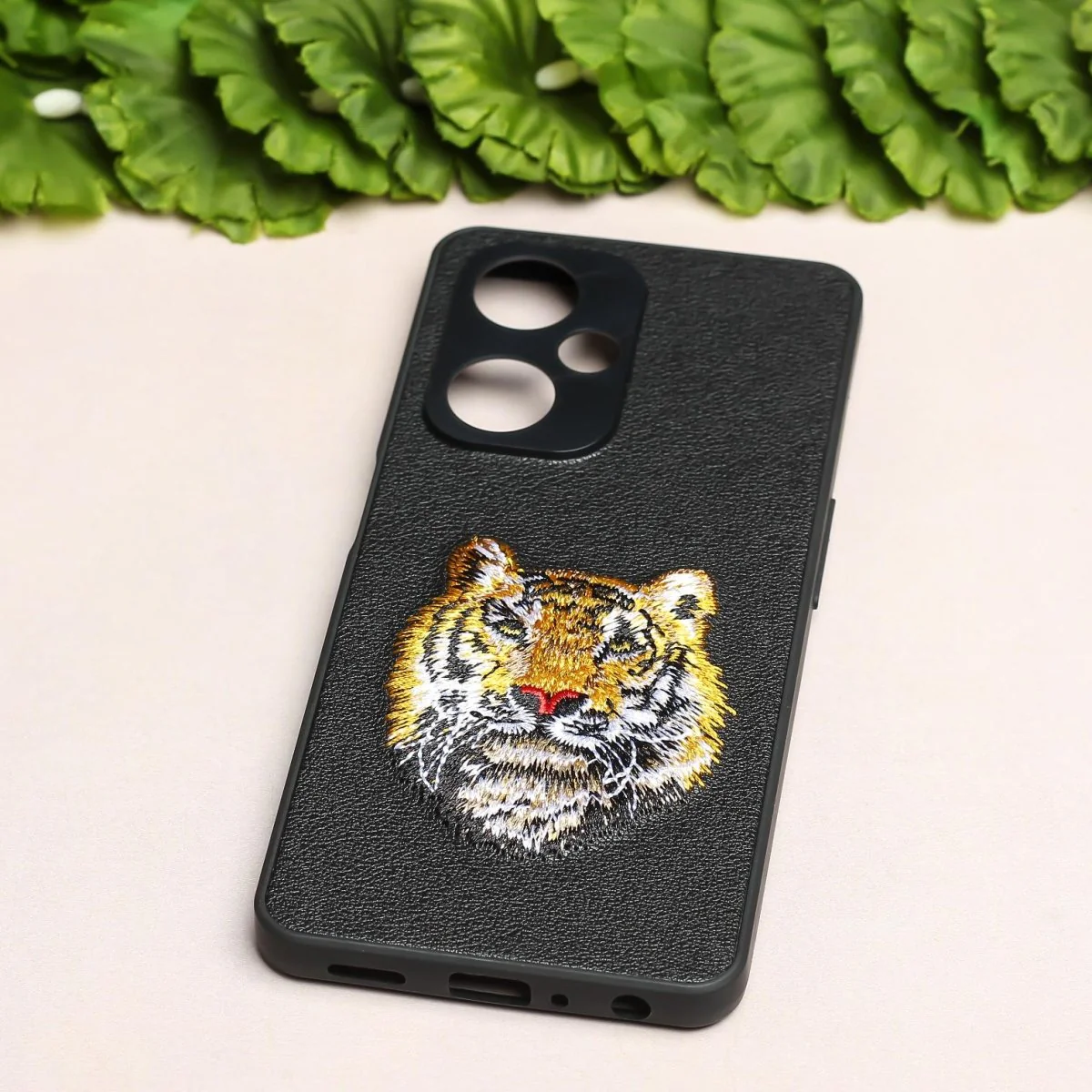 Black Leather Yellow Lion Camera Ornamented for Oneplus Nord CE 3 5g - Image 2