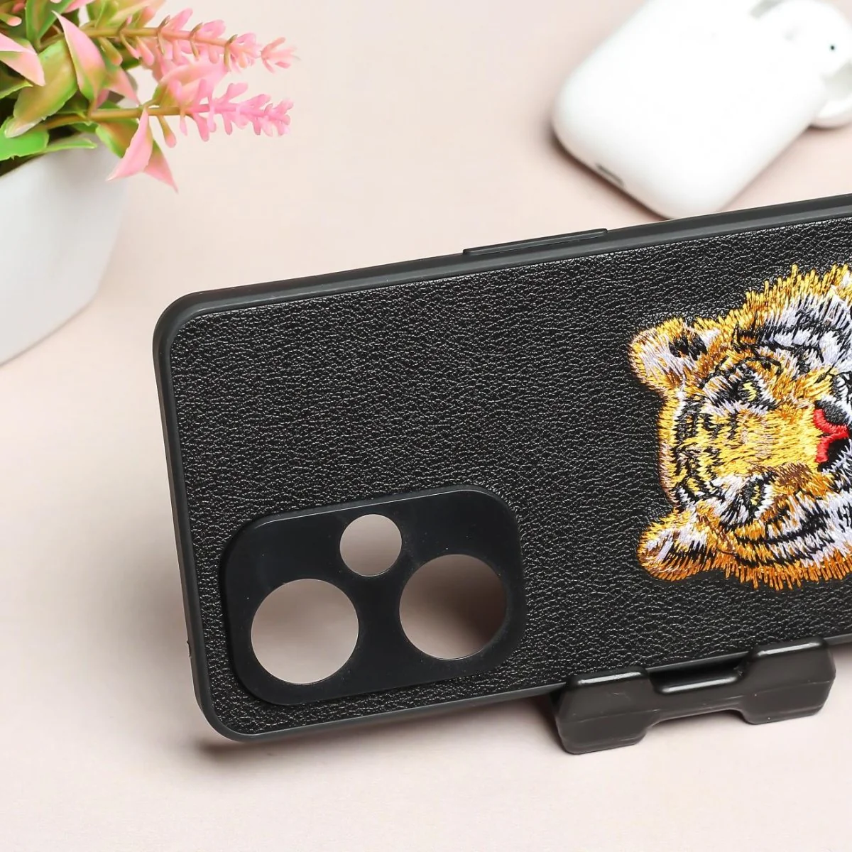 Black Leather Yellow Lion Camera Ornamented for Oneplus Nord CE 3 5g - Image 3