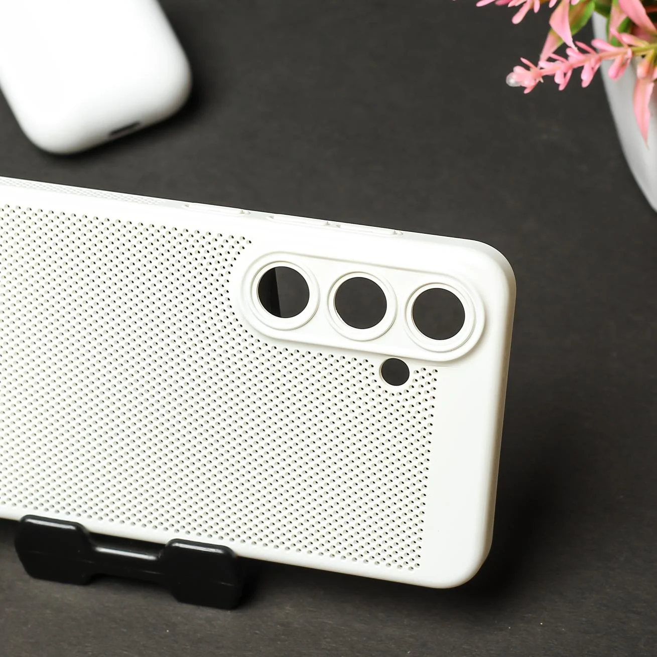 BREATHING WHITE Silicone Case for Samsung S24 - Image 3