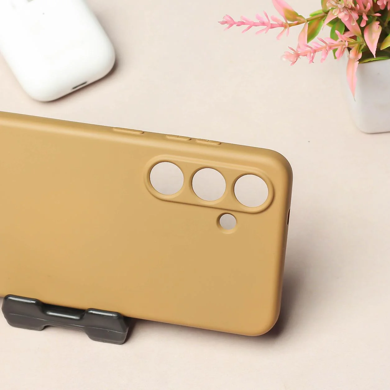 Brown Camera Original Silicone case for Samsung S25 - Image 3