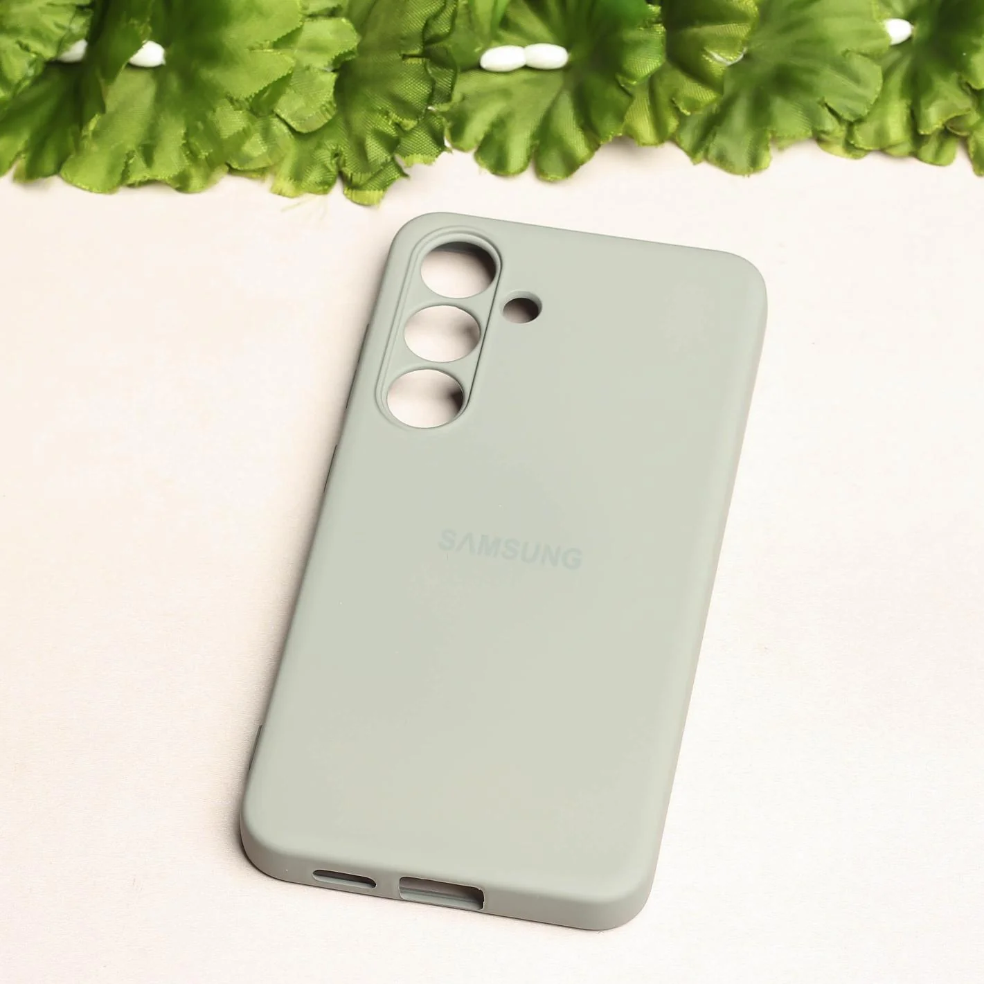 Cream Camera Original Silicone case for Samsung S25 - Image 2
