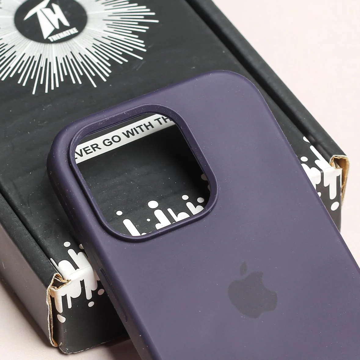 Deep Purple Original Silicone case for Apple iphone 15 Pro - Image 4