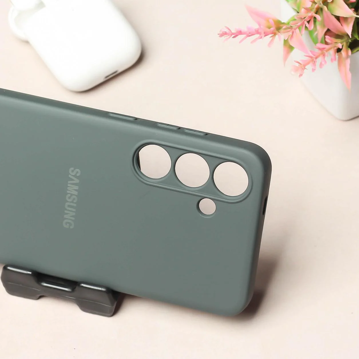 Grey Camera Original Silicone case for Samsung S25 - Image 3