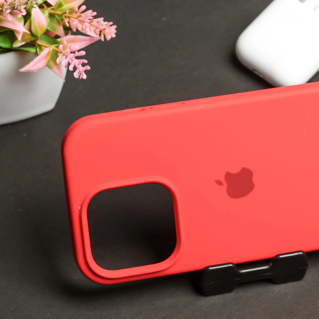 Red Original Silicone case for Apple iphone 16 pro - Image 3