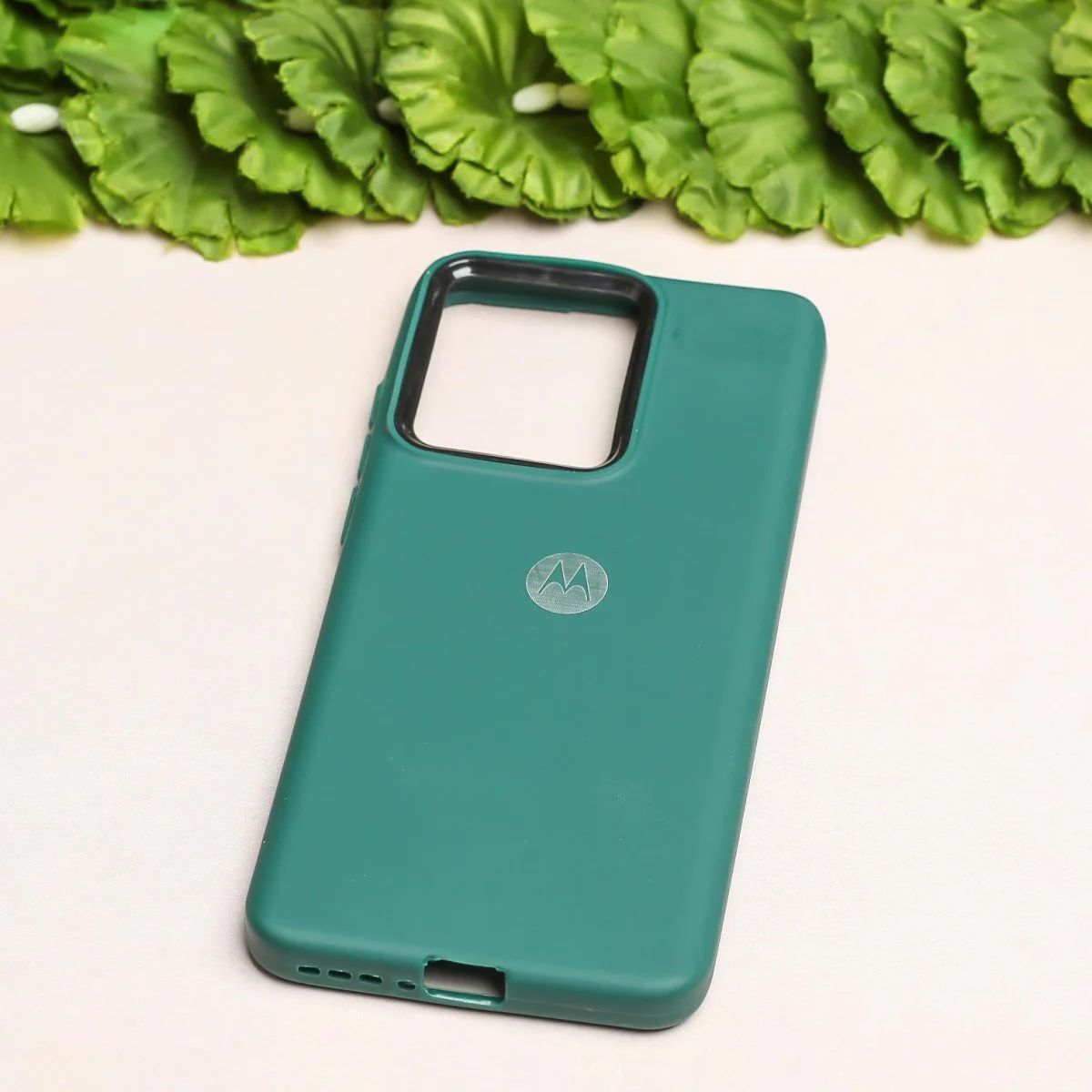Spoov Dark Green Silicone Case for Motorola Edge 40 - Image 2