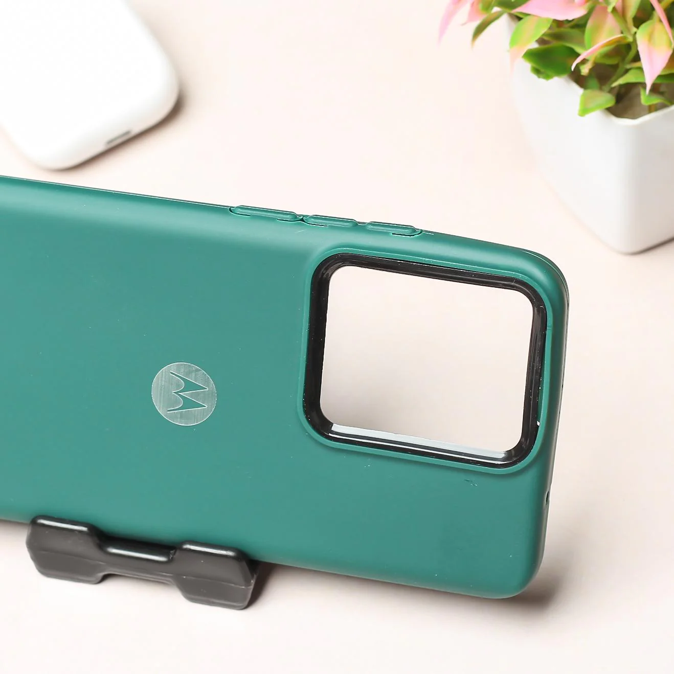 Spoov Dark Green Silicone Case for Motorola Edge 40 - Image 3